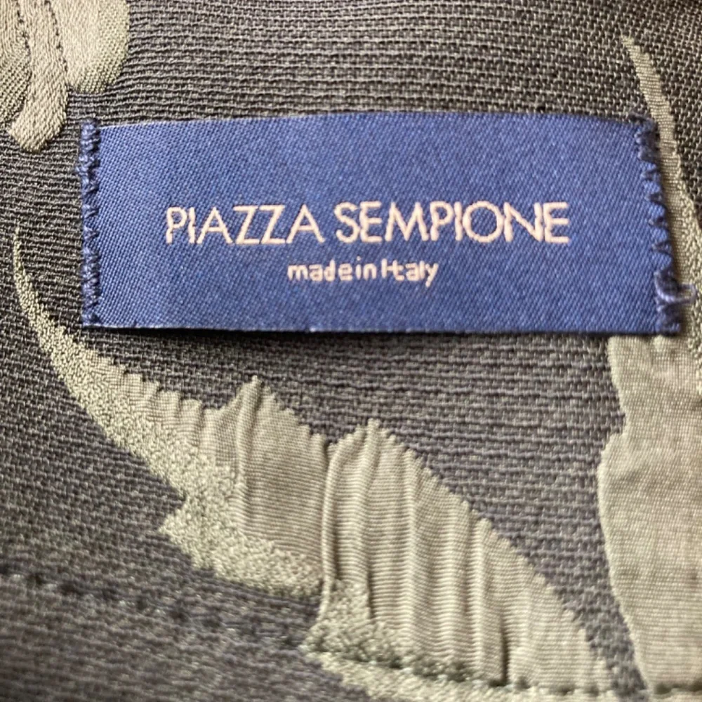 Italian Designer Piazza Sempione green wool crepe and silk blend suit, size 10 - Picture 4 of 5